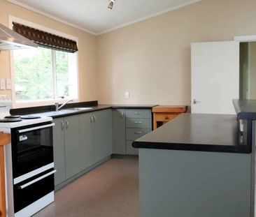 Four-Bedroom, Two-Bathroom Home in Sought-After Raumati - Photo 3