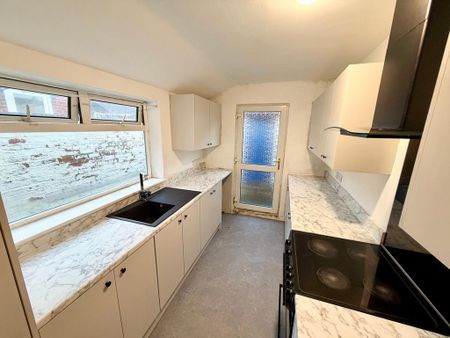 2 bedroom terraced house to rent - Photo 5