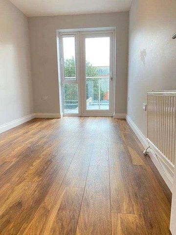 Canberra Road, London, W13 - Photo 2