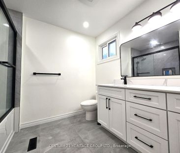 For Lease - 897 Caldwell Street, Newmarket, Ontario - Photo 2