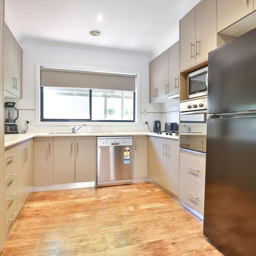 Charming 3-Bedroom, 2-Bathroom Townhouse - Photo 1