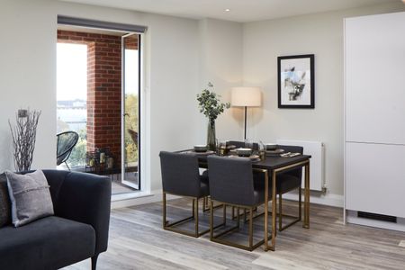 Flat to rent - St. Marks Road, Bromley, BR2 - Photo 2