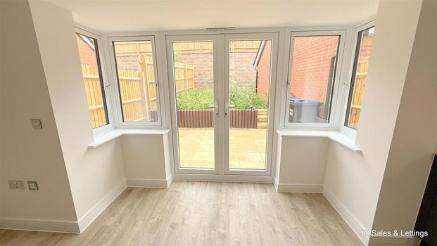 3 bedroom semi-detached house to rent - Photo 1