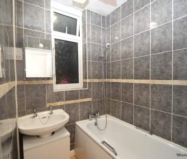 2 bedroom property to rent in Addlestone - Photo 1