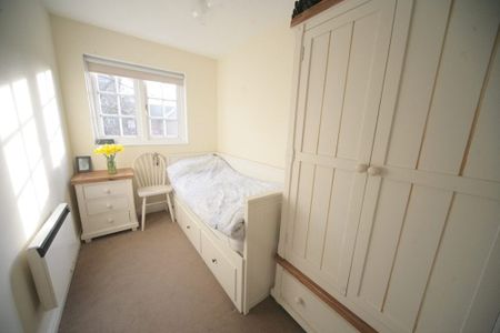 2 Bed Flat, Selhurst Close, SW19 - Photo 4