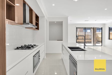 Immaculate Family Living in the Heart of Tarneit - Photo 5