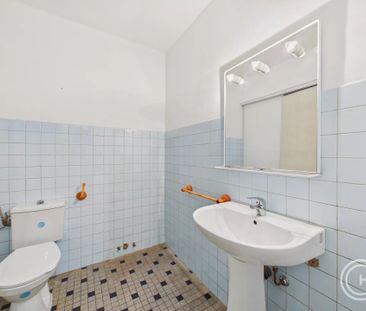 Location Appartement 2 pièces 48m² ST LAURENT DU VAR 06700 - Photo 5