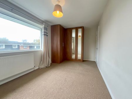 2 bedroom Semi-Detached House to let - Photo 5