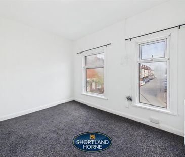 4 bedroom semi-detached house to rent - Photo 5