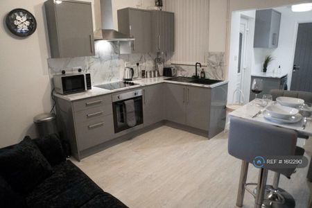 1 bedroom in a house share to rent - Photo 3