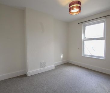 2 bedroom semi-detached house to rent - Photo 5