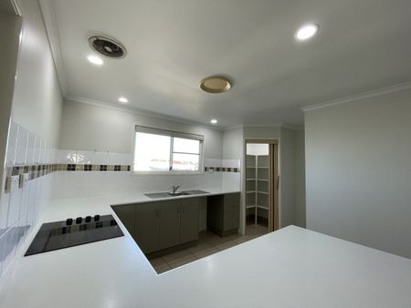 3 bedroom unit in the CBD - Photo 3