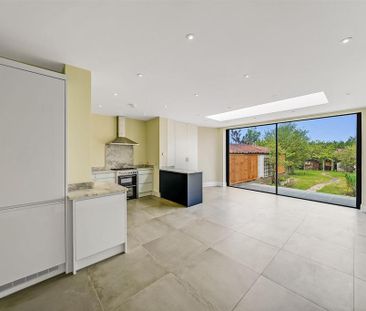 5 bedroom semi-detached house to rent - Photo 5