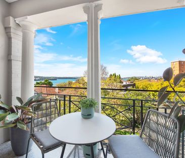 Sunny Penthouse Apartment, immaculately presented, superbly locatio... - Photo 1