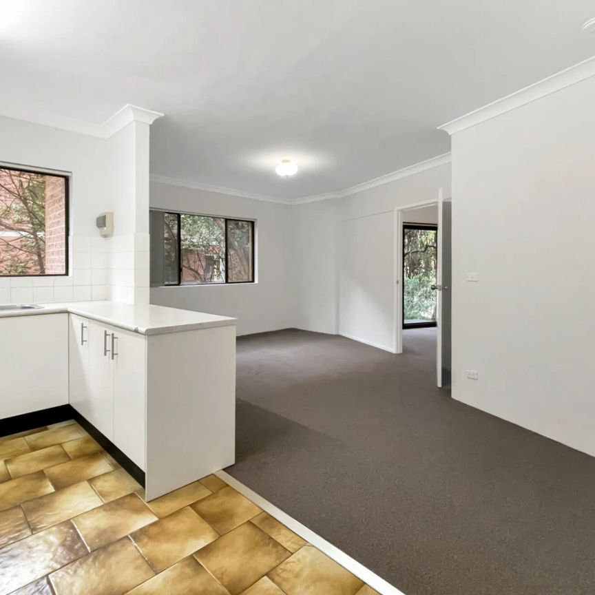 Beautifully Presented apartment close to Train Station - Photo 1
