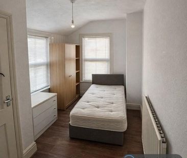 4 bedroom terraced house to rent - Photo 6