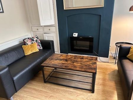 2 bedroom semi-detached house to rent - Photo 2