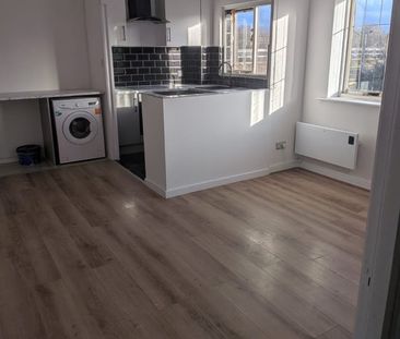 1 Bed Flat, Rowallan Court, SE6 - Photo 2