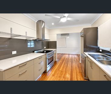 Great Nambour Home with Timber Floors, Multiple Living Areas & Grea... - Photo 4