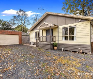 Private & Stylish Three-Bedroom Family Home - Photo 6