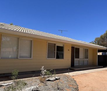 Cosy Family Home - Photo 6