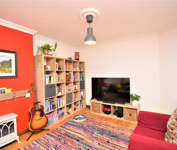 3 bedroom flat to rent - Photo 2