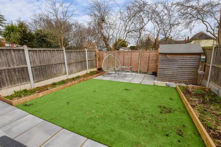 2 bedroom terraced house to rent - Photo 3