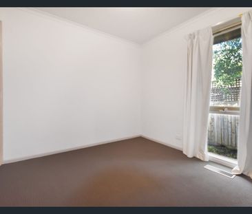 Spacious Two-Bedroom Home in a Prime Blackburn Location - Photo 2