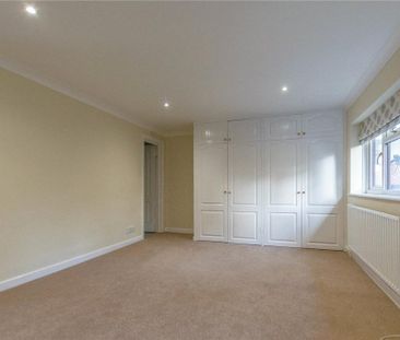 4 bedroom end of terrace house to rent - Photo 1
