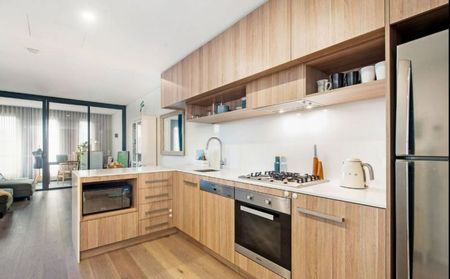 STYLISH APARTMENT IN AN EXCELLENT LOCATION - Photo 3