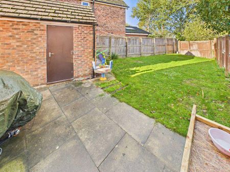 2 bedroom semi-detached house to rent - Photo 5