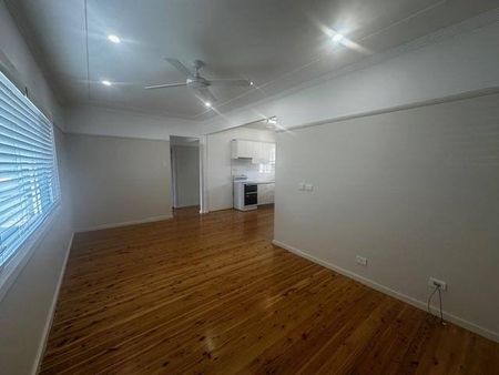 WELL PRESENTED FAMILY HOME! - Photo 4