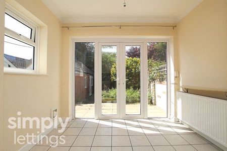 4 Bed property for rent - Photo 4