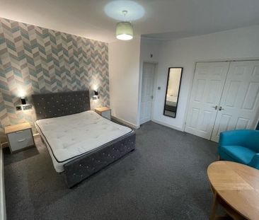 1 bedroom in a house share to rent - Photo 4