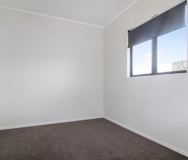 Two-bedroom home Papatoetoe! - Photo 2
