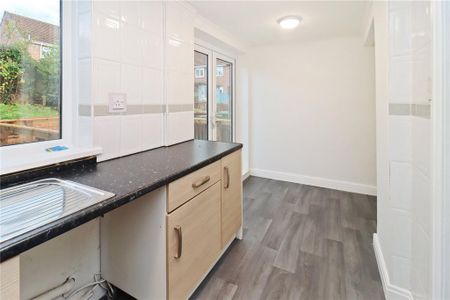 2 bedroom semi-detached house to rent - Photo 5