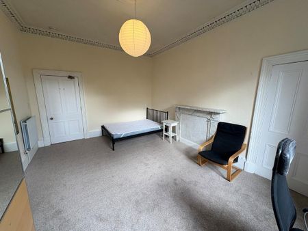 4 bedroom flat to rent - Photo 2