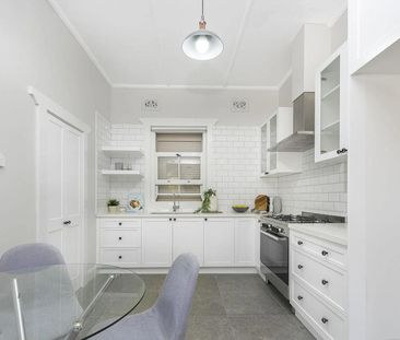 Stylishly renovated home in a convenient location - Photo 2