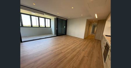 Modern 3-Bedroom Apartment in Prime Eastwood Location - Photo 2