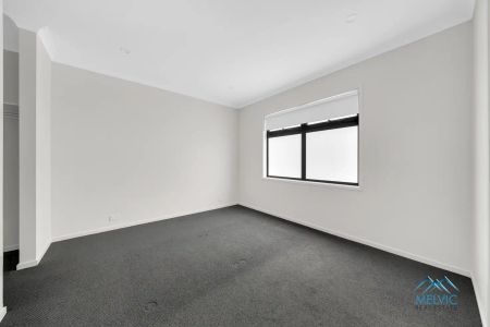 “Spacious 3-Bedroom Townhouse” - Photo 2