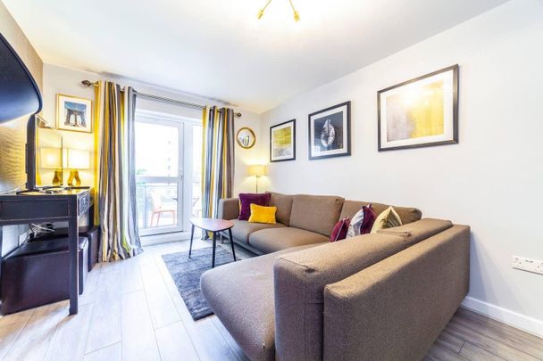 Westferry Road, London - Photo 1