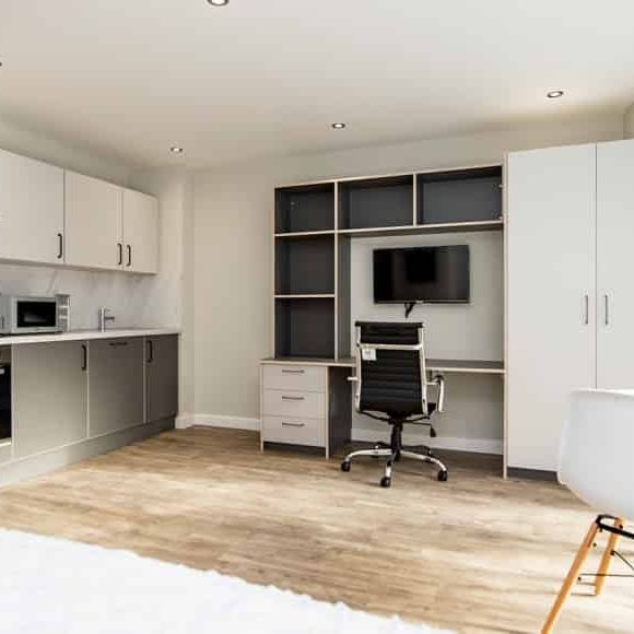 Deluxe Studios - Photo 1