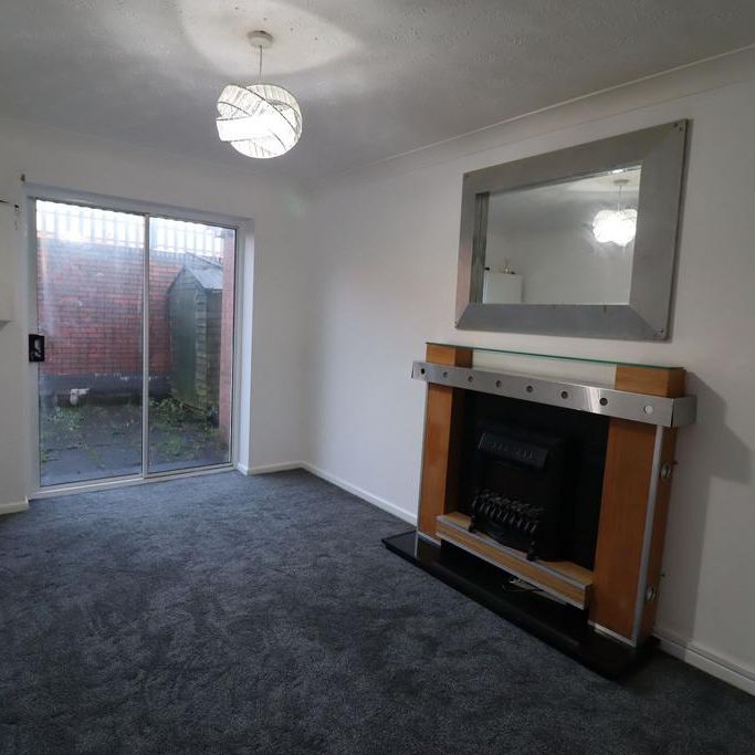 4 bedroom semi-detached house to rent - Photo 1