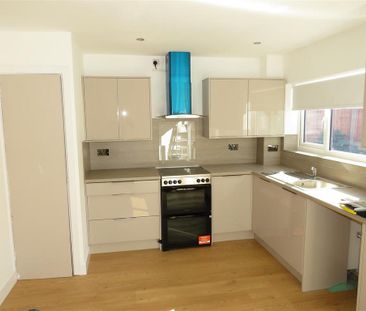 3 bedroom semi-detached house to rent - Photo 2
