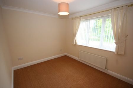 2 Bedroom House - Lyndford Terrace, Fleet - Photo 4