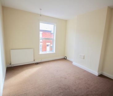 AVAILABLE NOW TWO DOUBLE BEDROOM S DINING ROOM FRONT RECEPTION ROOM... - Photo 6