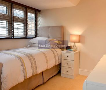 6 bedroom detached house to rent - Photo 3