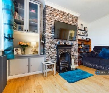 2 bedroom terraced house to rent - Photo 2