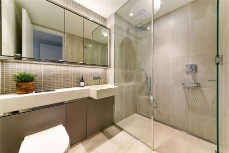 Apartment in 10 George Street, luxury waterside commute-free living and 6,000 sq ft of enviable amenities space. High speed Virgin media broadband included. - Photo 3