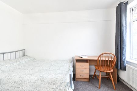 4 bedroom terraced house to rent - Photo 4